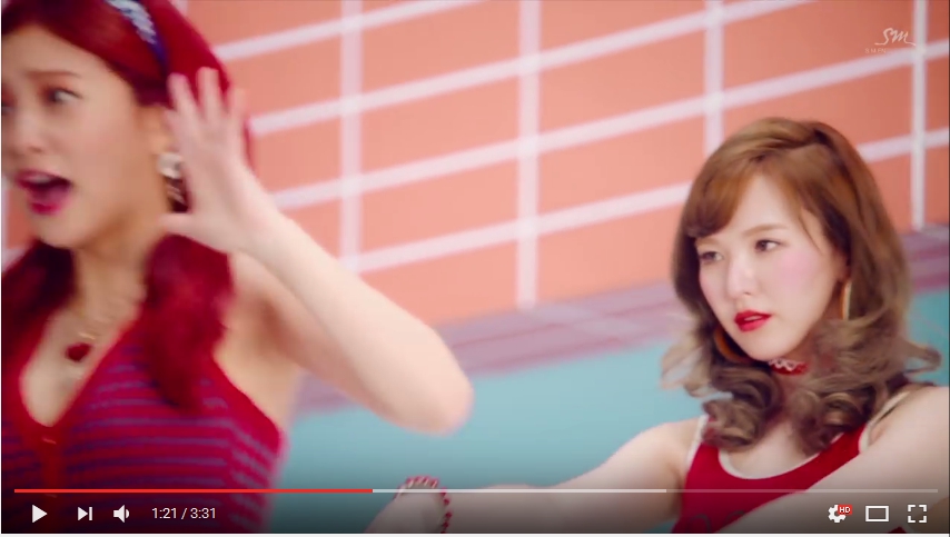 Red Velvet's 'Russian Roulette' MV to Reach 100M Views